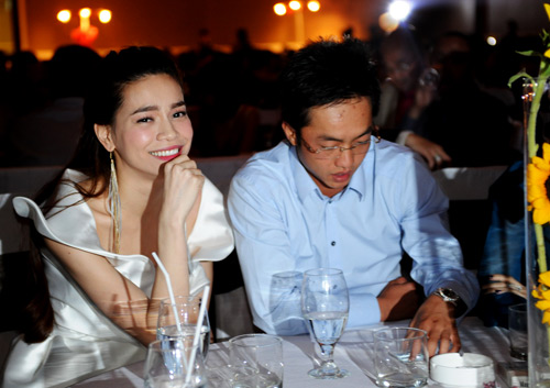 Nhà[-]giàu[-]Việt[-]ăn[-]chơi,[-]tỷ[-]phú[-]thế[-]giới[-]'khiếp[-]vía'